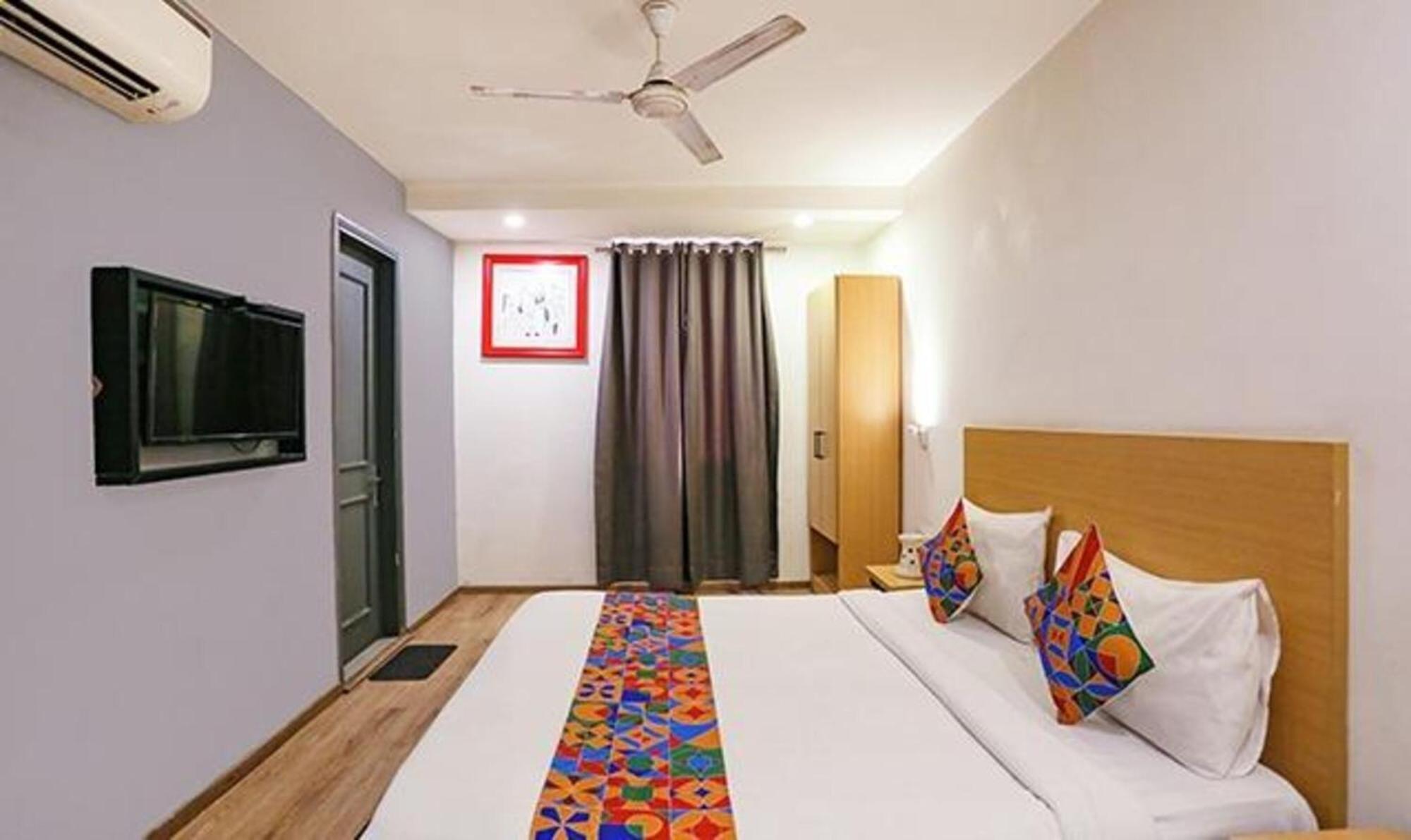 Fabhotel Urban Residency Model Town New Delhi Exterior photo