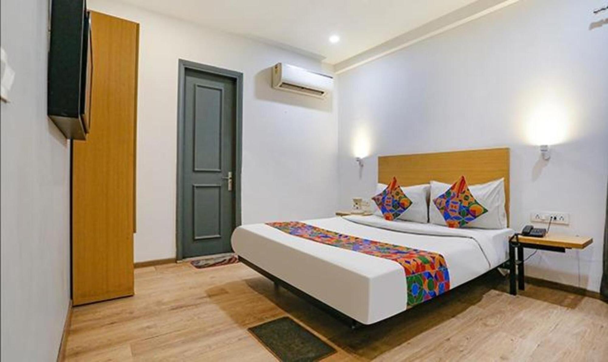 Fabhotel Urban Residency Model Town New Delhi Exterior photo