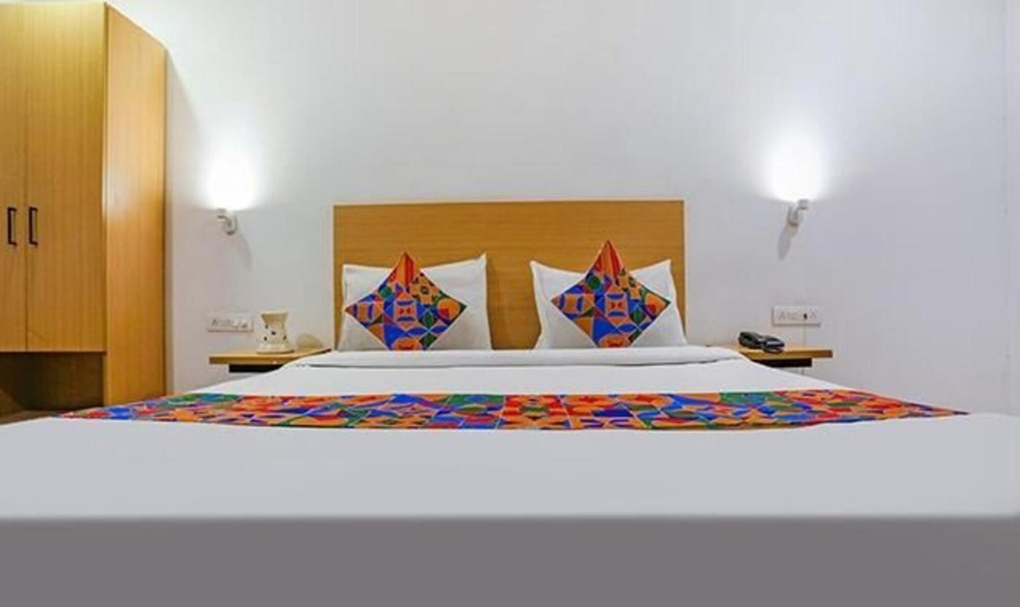 Fabhotel Urban Residency Model Town New Delhi Exterior photo
